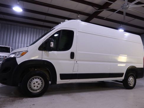 Used 2023 RAM ProMaster 2500 FWD image 1