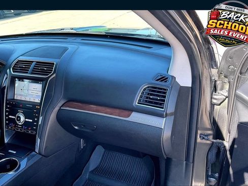 Used 2019 Ford Explorer Platinum AWD/4WD image 16