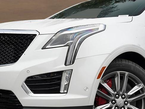 New 2025 Cadillac XT5 Sportv w/ Technology Package AWD/4WD image 3