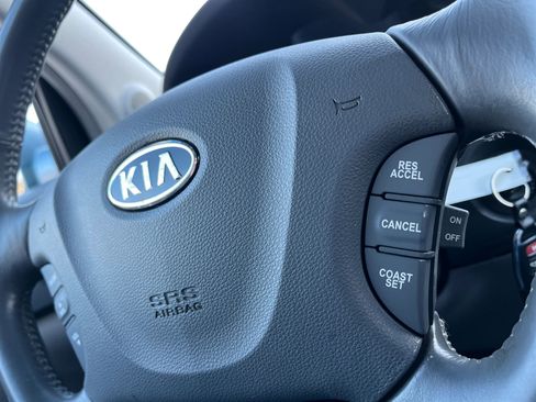 Used 2007 Kia Sedona EX w/ Luxury Pkg image 26