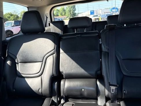 Used 2025 Nissan Armada SV AWD/4WD image 18