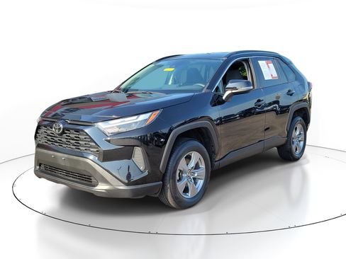 Used 2024 Toyota RAV4 XLE FWD image 2