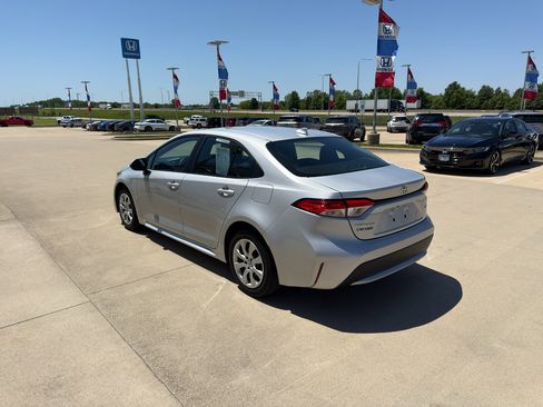 Used 2022 Toyota Corolla LE FWD image 7
