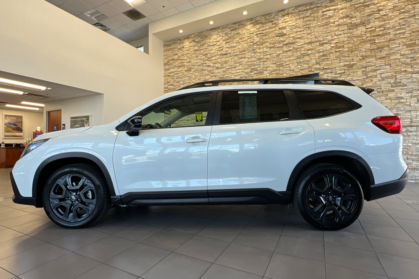 Used 2024 Subaru Ascent Onyx Edition AWD/4WD image 2