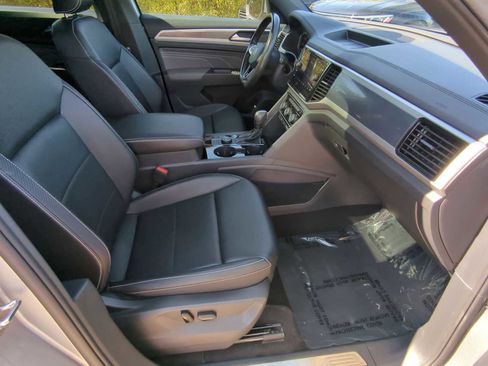 Certified 2022 Volkswagen Atlas Cross Sport SEL R-Line image 24