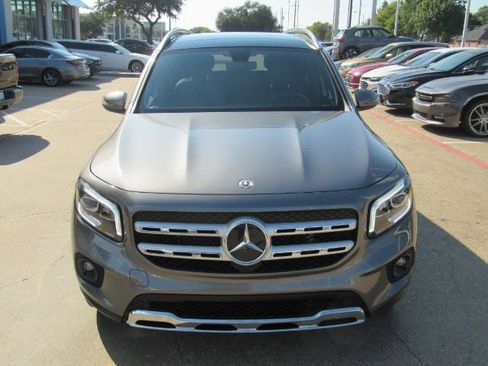Used 2022 Mercedes-Benz GLB 250 w/ Premium Package Lite image 2