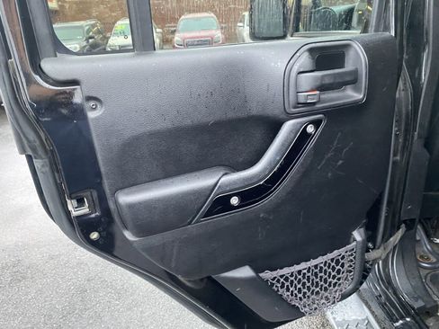 Used 2012 Jeep Wrangler Unlimited Sahara image 20