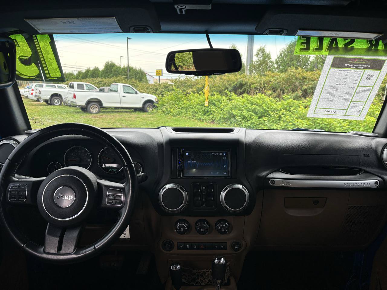 Used 2015 Jeep Wrangler Unlimited Sahara w/ Connectivity Group AWD/4WD image 9