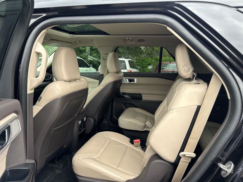 Used 2020 Ford Explorer Platinum w/ Premium Technology Package AWD/4WD image 29
