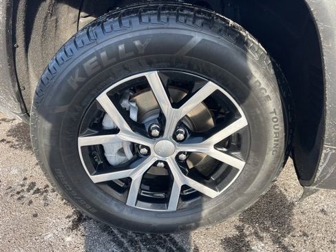 Used 2024 Jeep Grand Cherokee Limited image 10