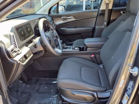 Used 2025 Kia Sportage LX AWD/4WD image 11