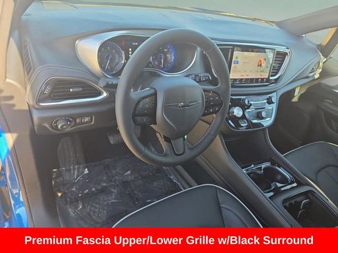 New 2026 Chrysler Pacifica Limited image 11