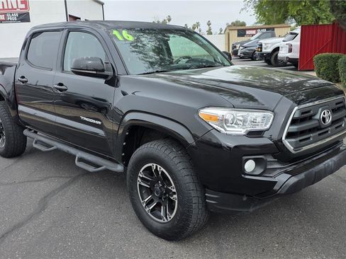 Used 2016 Toyota Tacoma SR5 w/ Towing Package RWD image 3