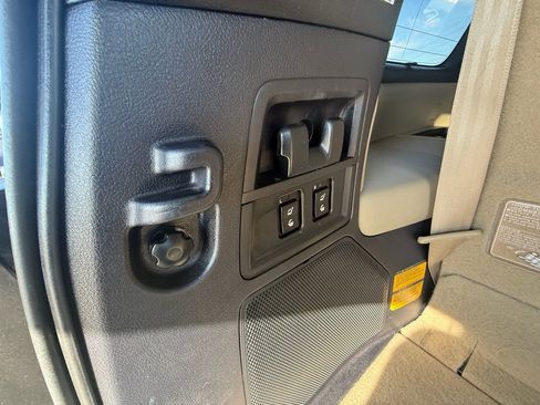 Used 2015 Toyota Sequoia Platinum image 22