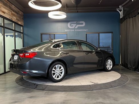 Used 2017 Chevrolet Malibu LT image 3