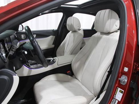 Used 2017 Mercedes-Benz E 300 4MATIC image 5