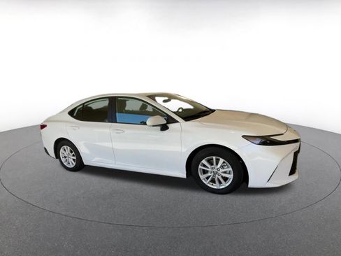 Used 2025 Toyota Camry LE image 2