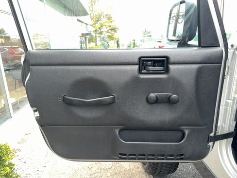 Used 2005 Jeep Wrangler Rubicon AWD/4WD image 14
