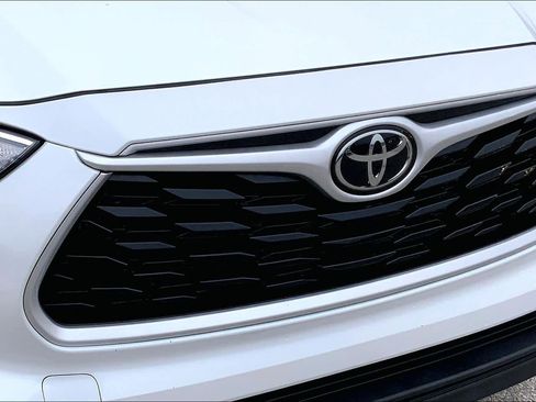 Used 2023 Toyota Highlander L image 27