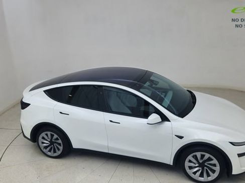 Used 2026 Tesla Model Y Long Range RWD image 73