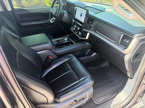 Used 2024 Ford Expedition XLT RWD image 37
