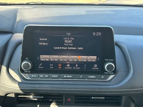Used 2025 Nissan Rogue SV FWD image 21