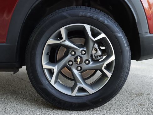 Used 2025 Chevrolet Trax LT w/ LT Convenience Package FWD image 33