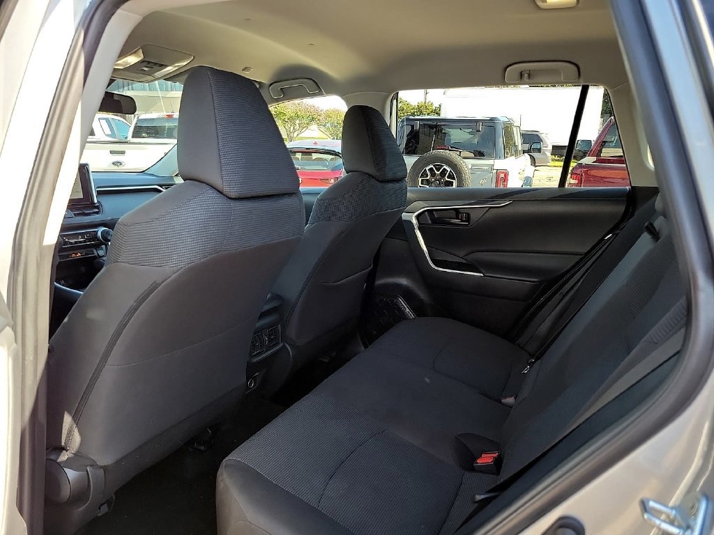 Used 2025 Toyota RAV4 LE AWD/4WD image 10