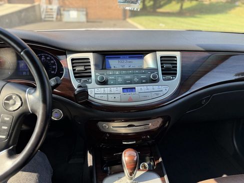 Used 2013 Hyundai Genesis 3.8 RWD image 18