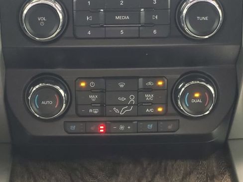Used 2019 Ford F250 Lariat w/ Lariat Ultimate Package AWD/4WD image 18