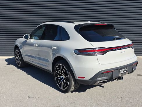 Certified 2025 Porsche Macan image 3
