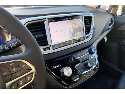 New 2026 Chrysler Voyager LX image 8