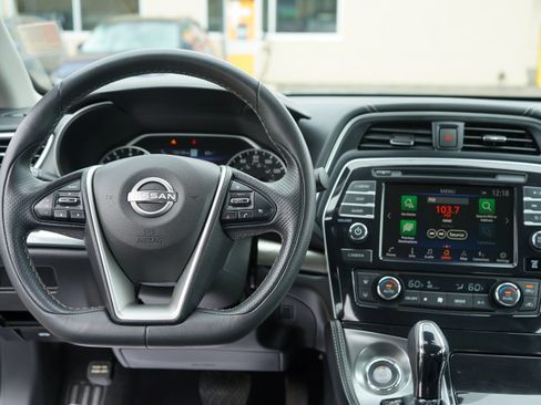 Used 2023 Nissan Maxima SV w/ Floor Mat Group FWD image 19