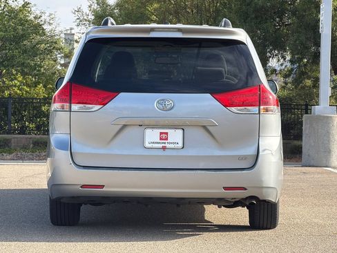 Used 2014 Toyota Sienna LE FWD image 5