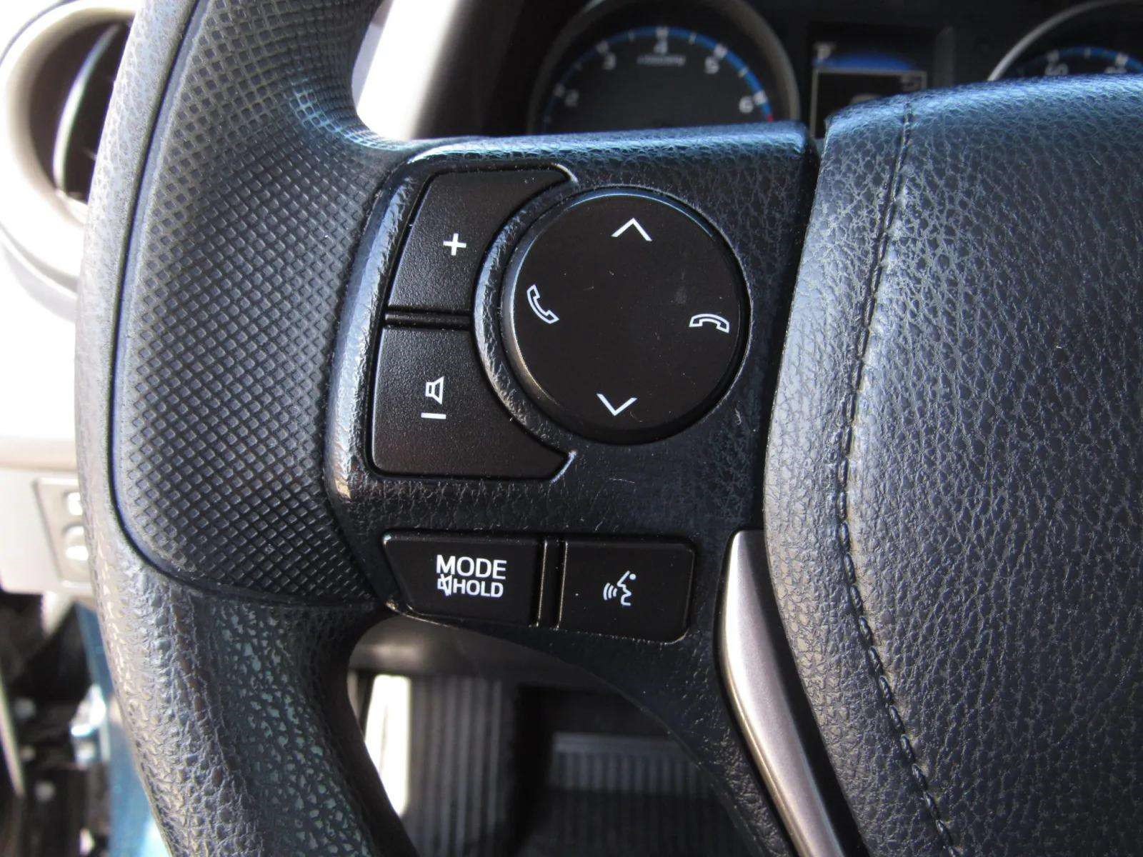Used 2018 Toyota RAV4 LE FWD image 23