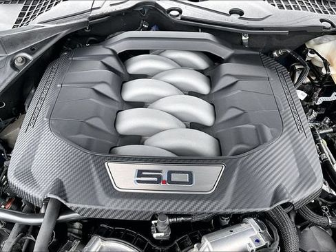 Used 2025 Ford Mustang GT Premium RWD image 31