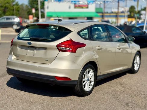 Used 2018 Ford Focus SE FWD image 2