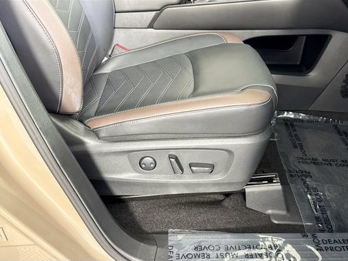 Used 2025 Nissan Pathfinder Platinum w/ Cargo Package AWD/4WD image 39
