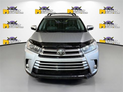 Used 2017 Toyota Highlander XLE image 2