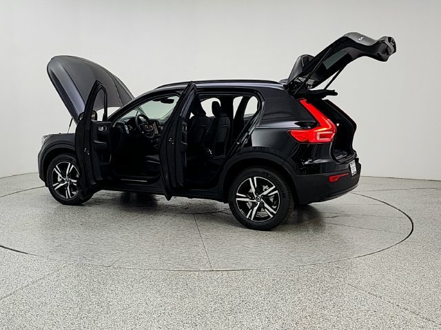 New 2026 Volvo XC40 B5 Core w/ Protection Package Premier AWD/4WD image 12