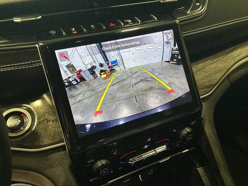 Used 2023 Jeep Grand Cherokee Limited w/ Trailer Tow Prep Group (B) AWD/4WD image 28