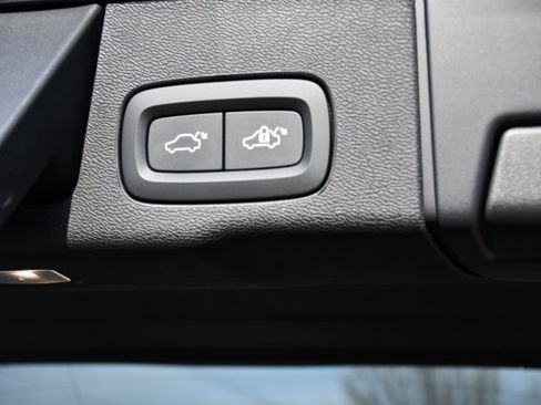 Certified 2025 Volvo XC60 B5 Plus image 29