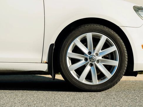 Used 2010 Volkswagen Jetta TDI FWD image 27