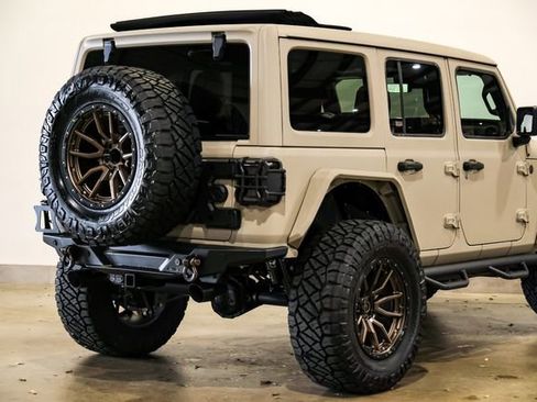 Used 2024 Jeep Wrangler Unlimited Rubicon w/ Technology Group image 36