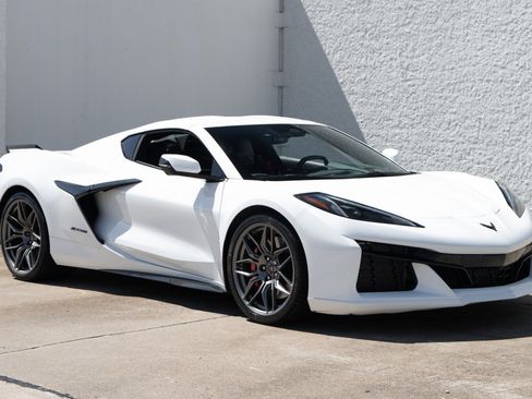 Used 2024 Chevrolet Corvette Z06 image 2