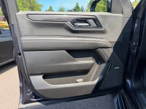 Used 2025 GMC Yukon Elevation AWD/4WD image 12