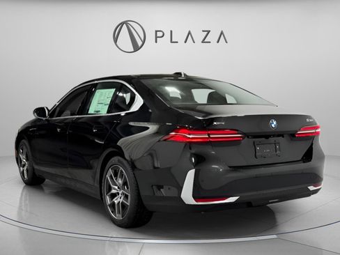 New 2026 BMW 530i xDrive w/ Convenience Package image 4
