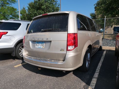 Used 2016 Dodge Grand Caravan SXT w/ Rear Park Assist Package FWD image 7