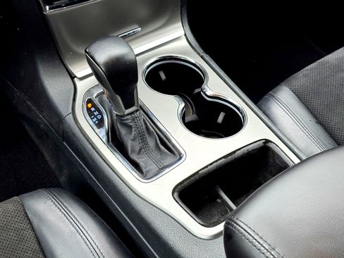 Used 2020 Jeep Grand Cherokee Altitude image 23