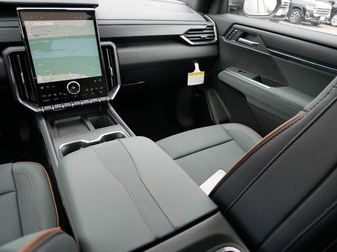 New 2026 GMC Acadia AT4 w/ Luxury Package image 6